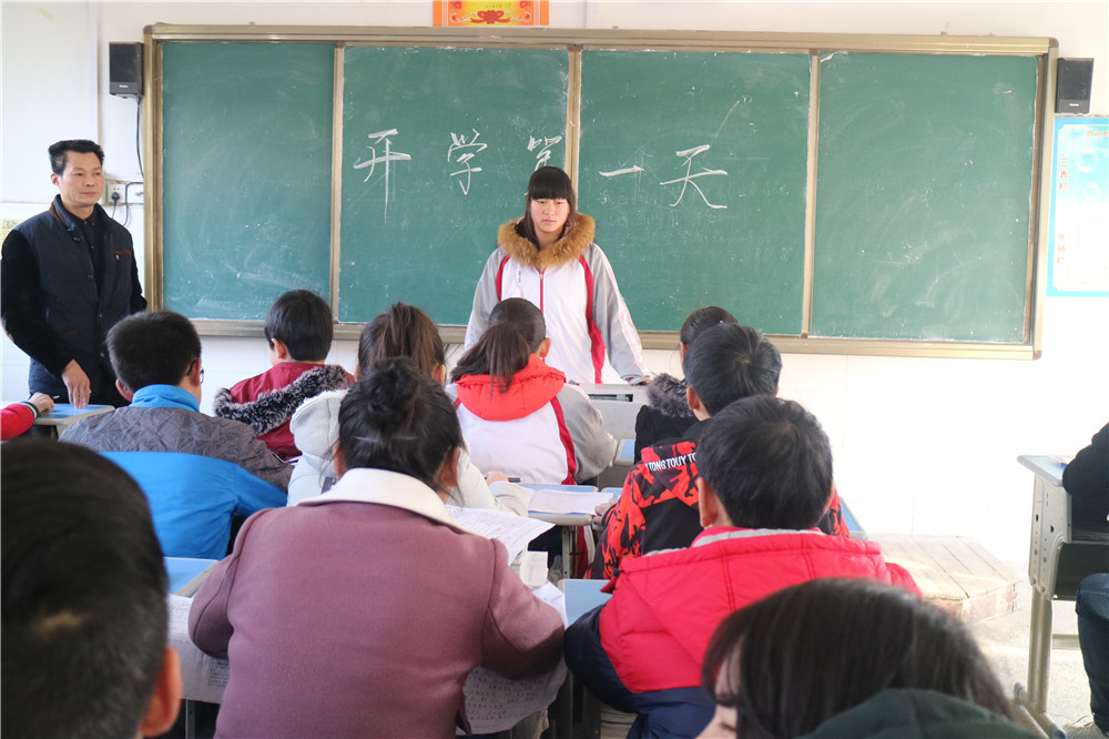 十堰:郧阳区实验中学喜迎开学第一天