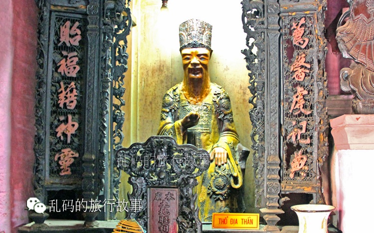 越南奇葩寺庙佛祖玉皇大帝同殿而拜奥巴马也来