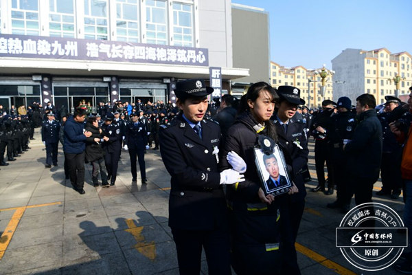 赵天昱警官追悼会举行 追认为烈士