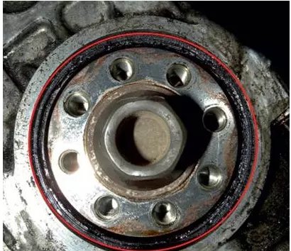 技术丨宝马x6曲轴油封破损造成发动机抖动