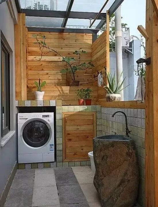 不封闭阳台又想种植绿植,直接砖砌出洗衣机的位置就可以了.
