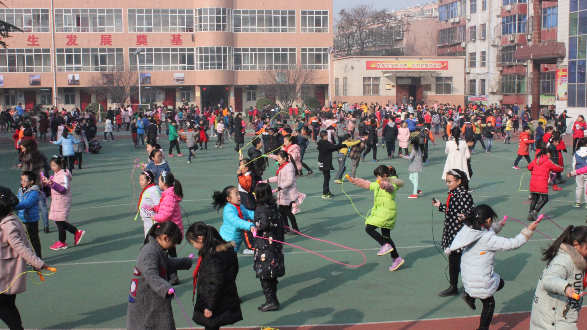 跳跃的课间欢乐的童年—华阴市城关小学课间活动