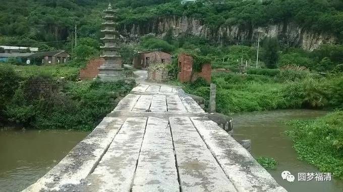 旅游    五龙桥塔,位于福州市福清市城头镇五龙村.风水塔.