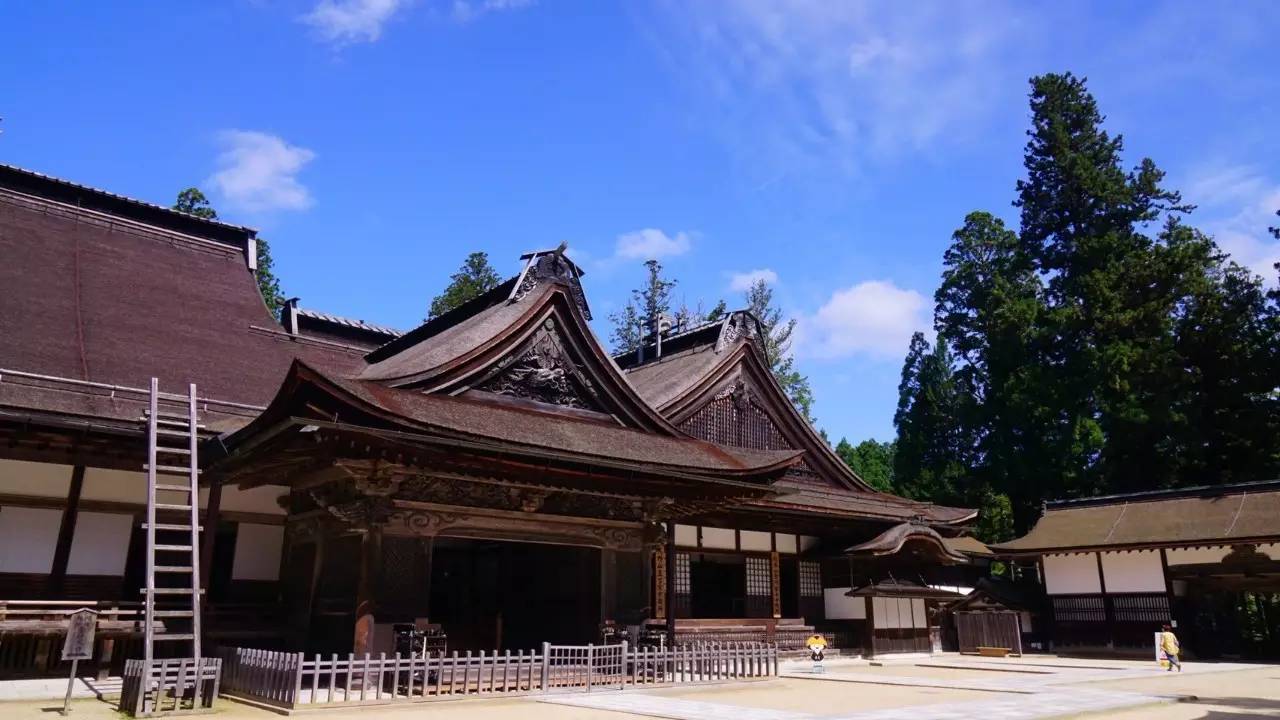 大体位于高野山中央的金刚峰寺是高野山真言宗的总本山.