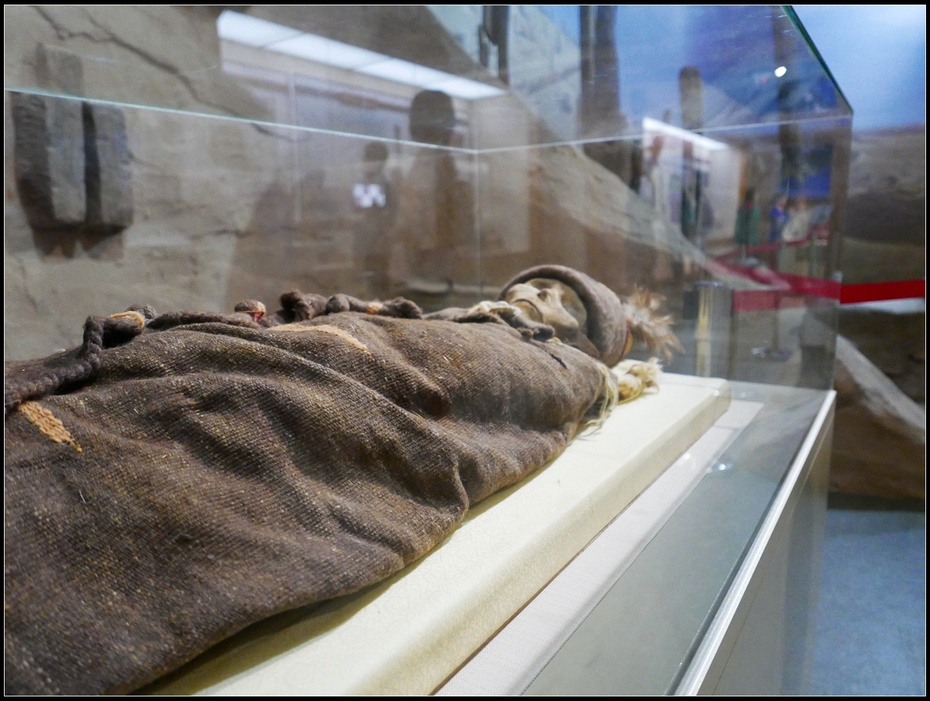 迄今为止,新疆已发现近百具古尸,多出自南疆以及吐鲁番,哈密一
