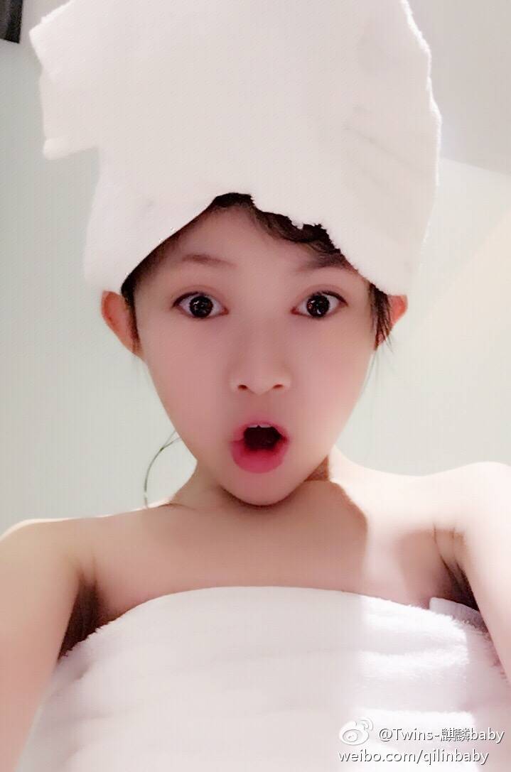 快来跟麒麟baby一起泡美美的澡吧