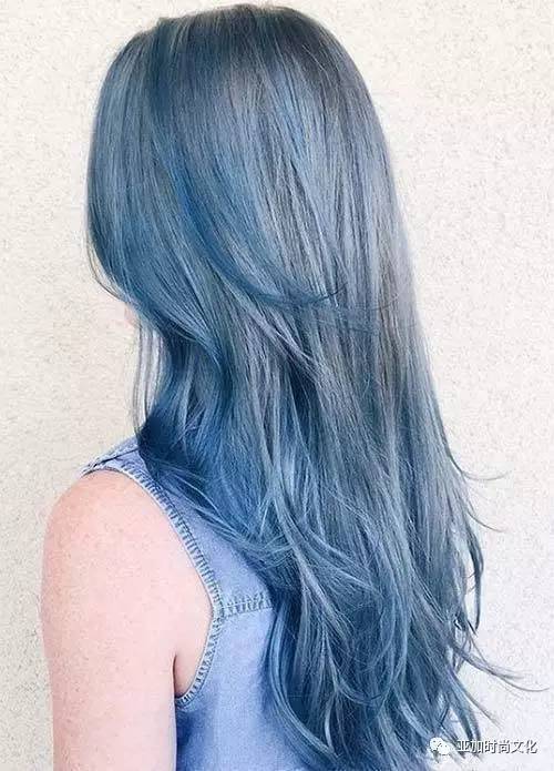 水蓝色的头发,美