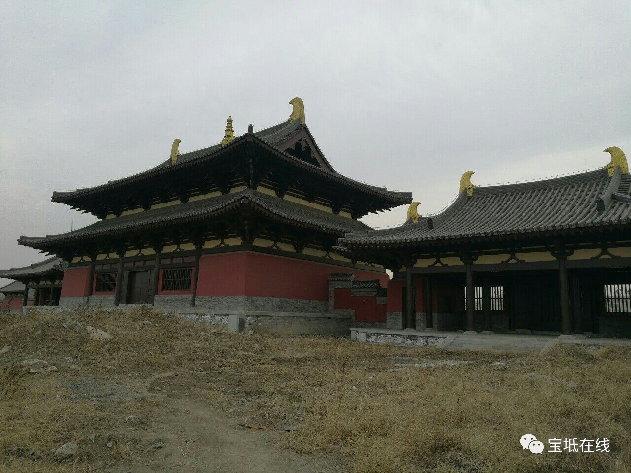 名叫大觉禅寺,位于温泉城北侧! 这地儿真该修修了