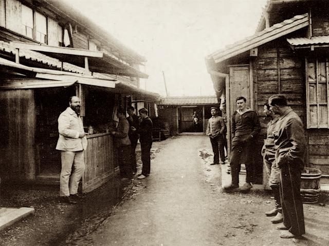老照片:一战青岛战役后的德国战俘生活 1914年