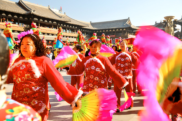 通过观灯会进一步感受浓浓的大同年味,体验大同民俗文化,领略古都风情