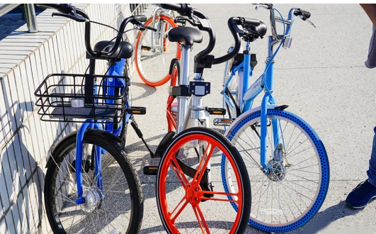 共享单车让城市出行缤纷色彩