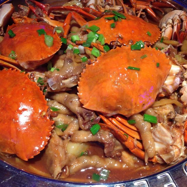油炒过的螃蟹做锅底,吃过这种火锅么?