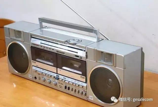 80年代的中国,家家户户都以能有一台sharp gf-500双卡录音机为