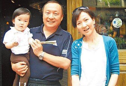 当年,陈美琪在1986年与前夫马清伟离婚后,选择了1999年再婚嫁给美籍