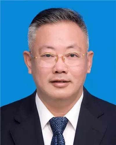 屠荣彪,男,汉族,1966年2月出生,黄岩人,1989年8月参加工作,中共党员