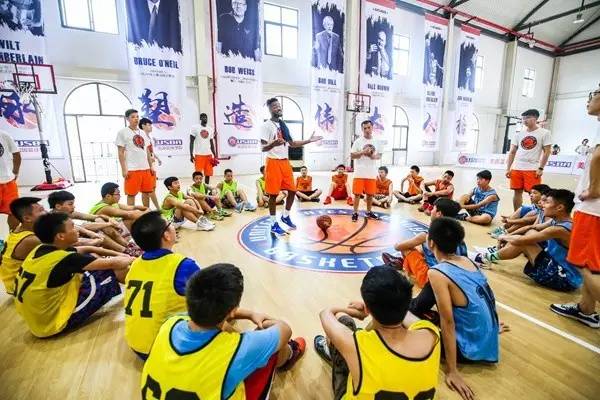 福利来袭丨美国篮球学院登陆昆明,招募400孩子