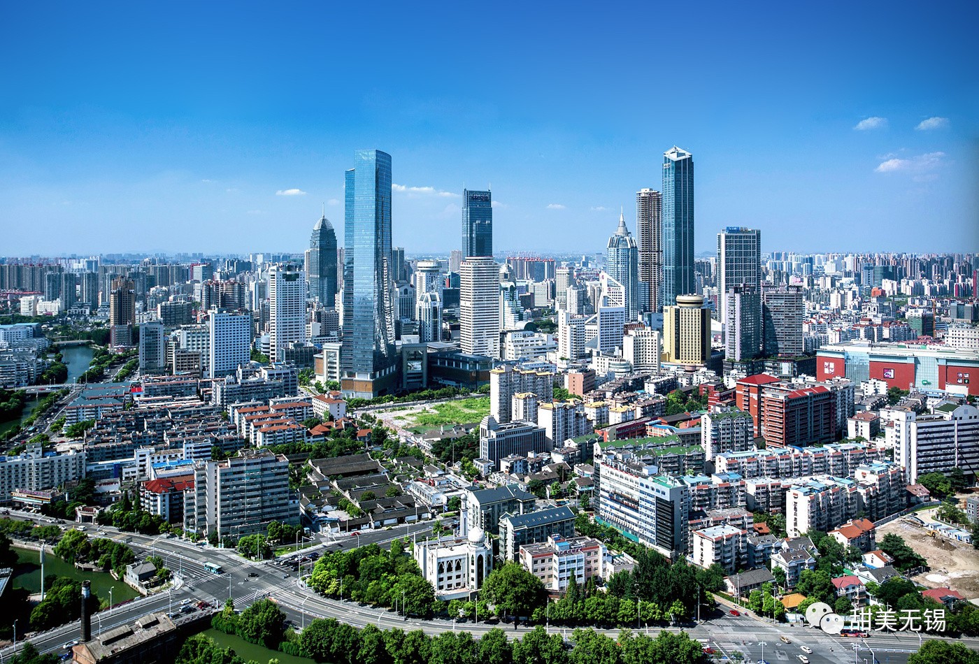 从空中俯瞰无锡城市的复苏 无锡蠡湖摩天轮 登上城市中心的 高楼 享