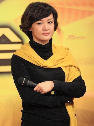 正文  李小萌,央视著名主持人,毕业于中国传媒大学,先后主播《24小时图片