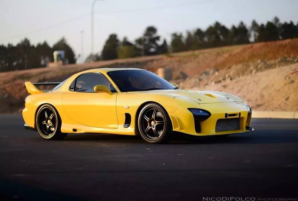 【跑车世界】黄色经典转子马自达rx-7,它是你的情怀吗?