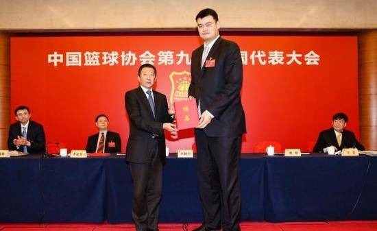 姚明9年的收入_再见11号！细数姚明9年NBA生涯最重要的9个人