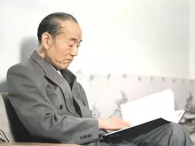 常书鸿,法国里昂国立美术学校毕业,40年代就担任过教育部委员会常委