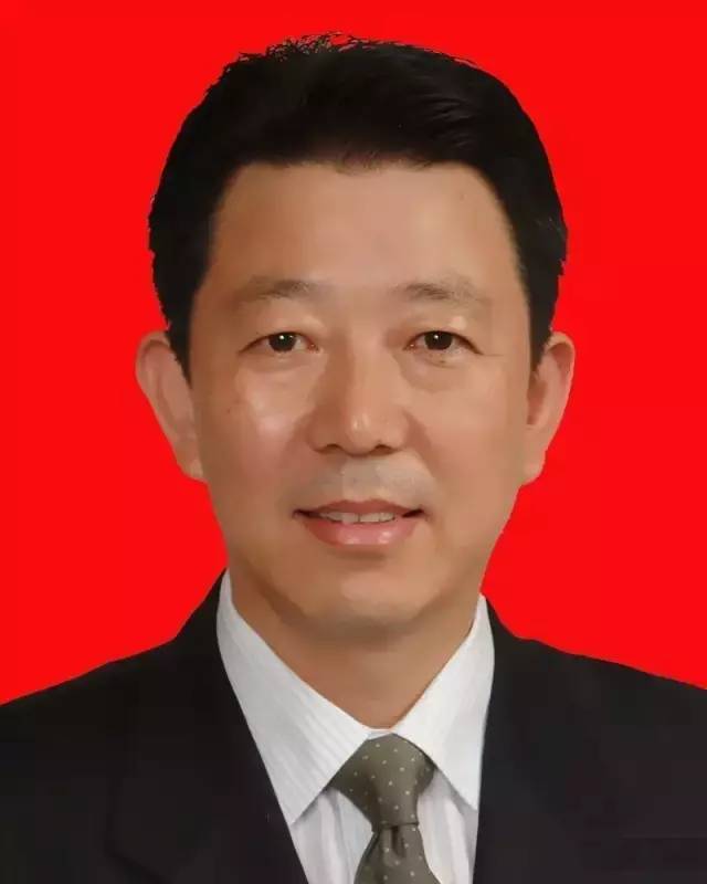 今天,蚌埠新市长王诚宣布就职,对全市人民作出郑重承诺.