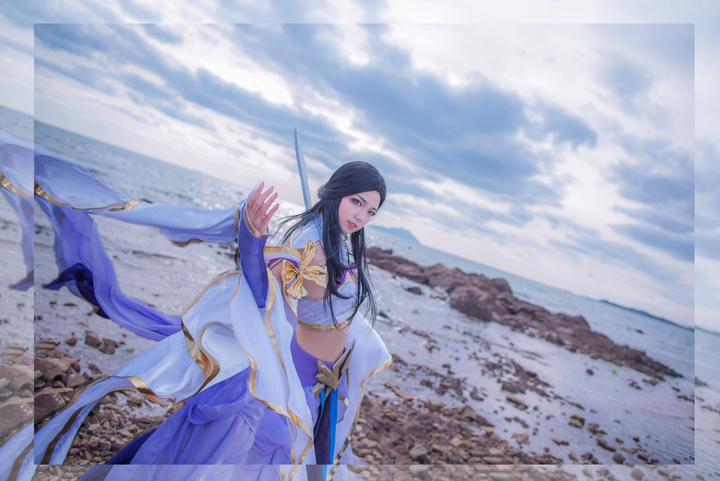 角色:露娜coser:白茉水