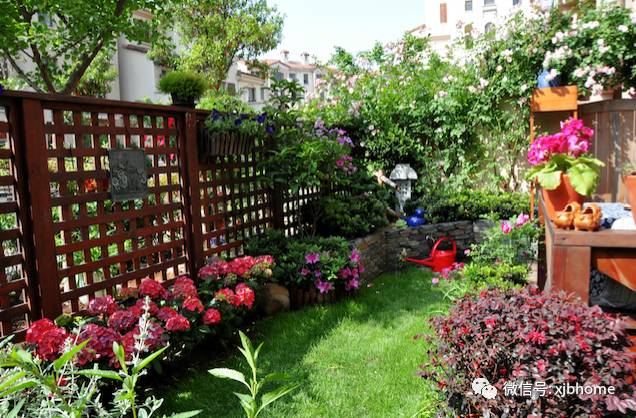 女海归,在上海50㎡小院复制了一个英式花园,却在门口