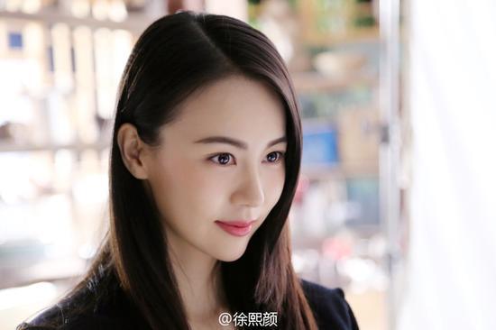 比如在《双喜盈门》剧中饰演潘长江女儿"方美兰"的女星徐熙颜