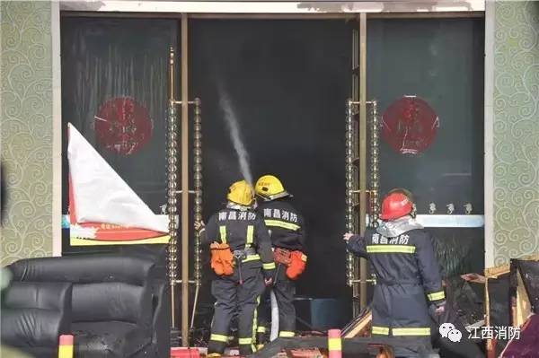 南昌市白金汇海航二楼发生火灾,己致10人死亡