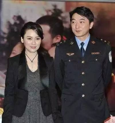 2011年,邵峰和刘欣主演电影《左利军,歌颂一位普通的民警英雄,刘欣