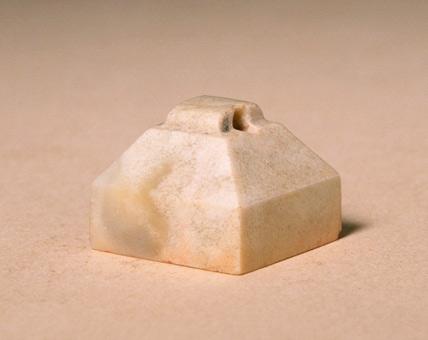 "絑"玉印,战国,印面1.6×1.6cm,通高1.3cm