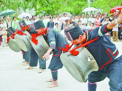 广西壮族有多少人口_所属词条 大新壮族古部落 壮乡风情画之一 大新板价屯短