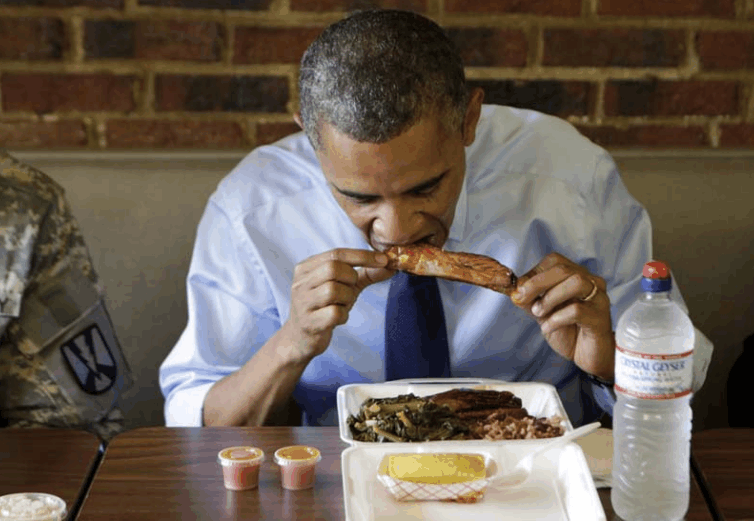 抓拍奥巴马的吃相, 最后和"贝爷"一起吃的啥?