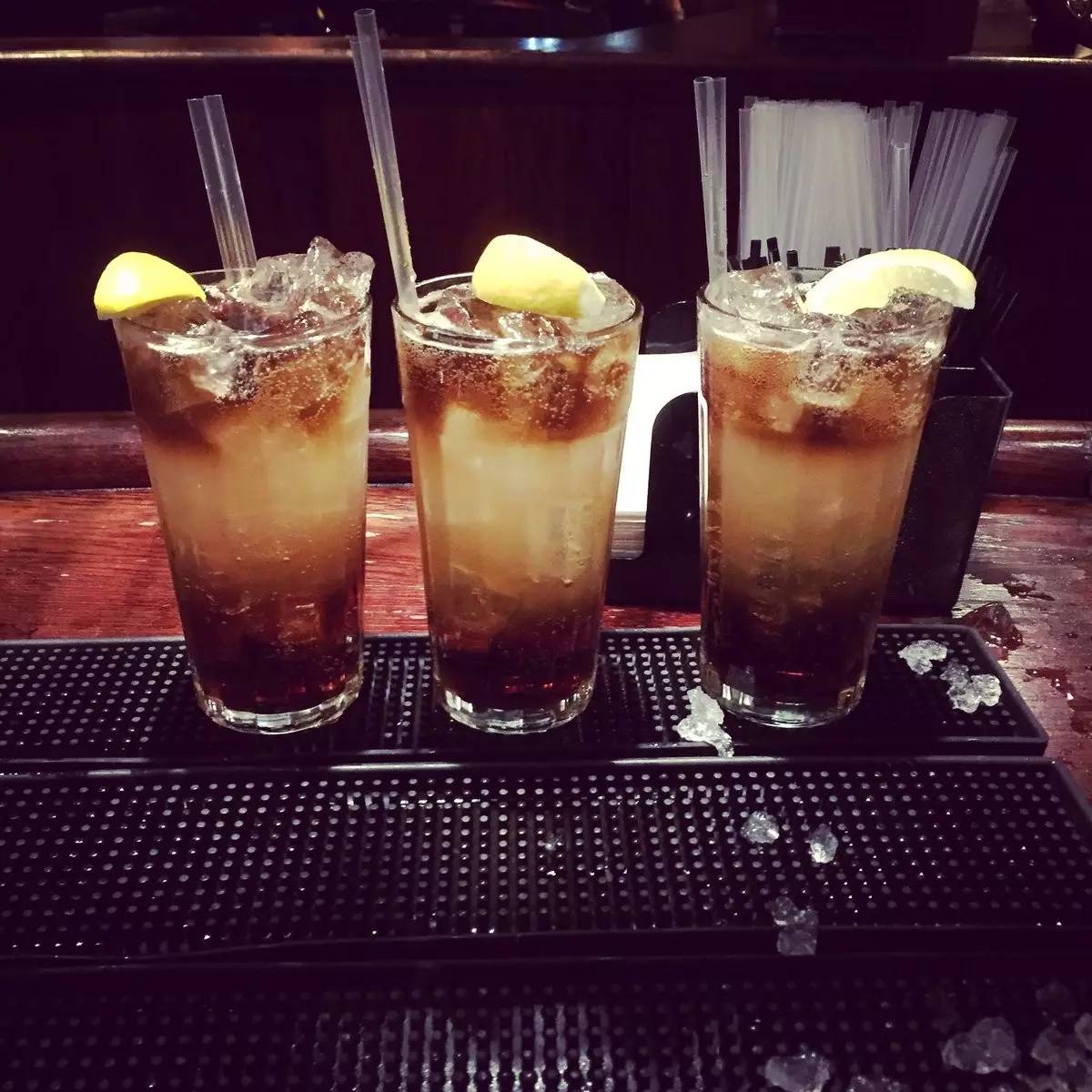 输入鸡尾酒,出来的必然是长岛冰茶;mojito;玛格丽特;马天尼;血腥玛丽