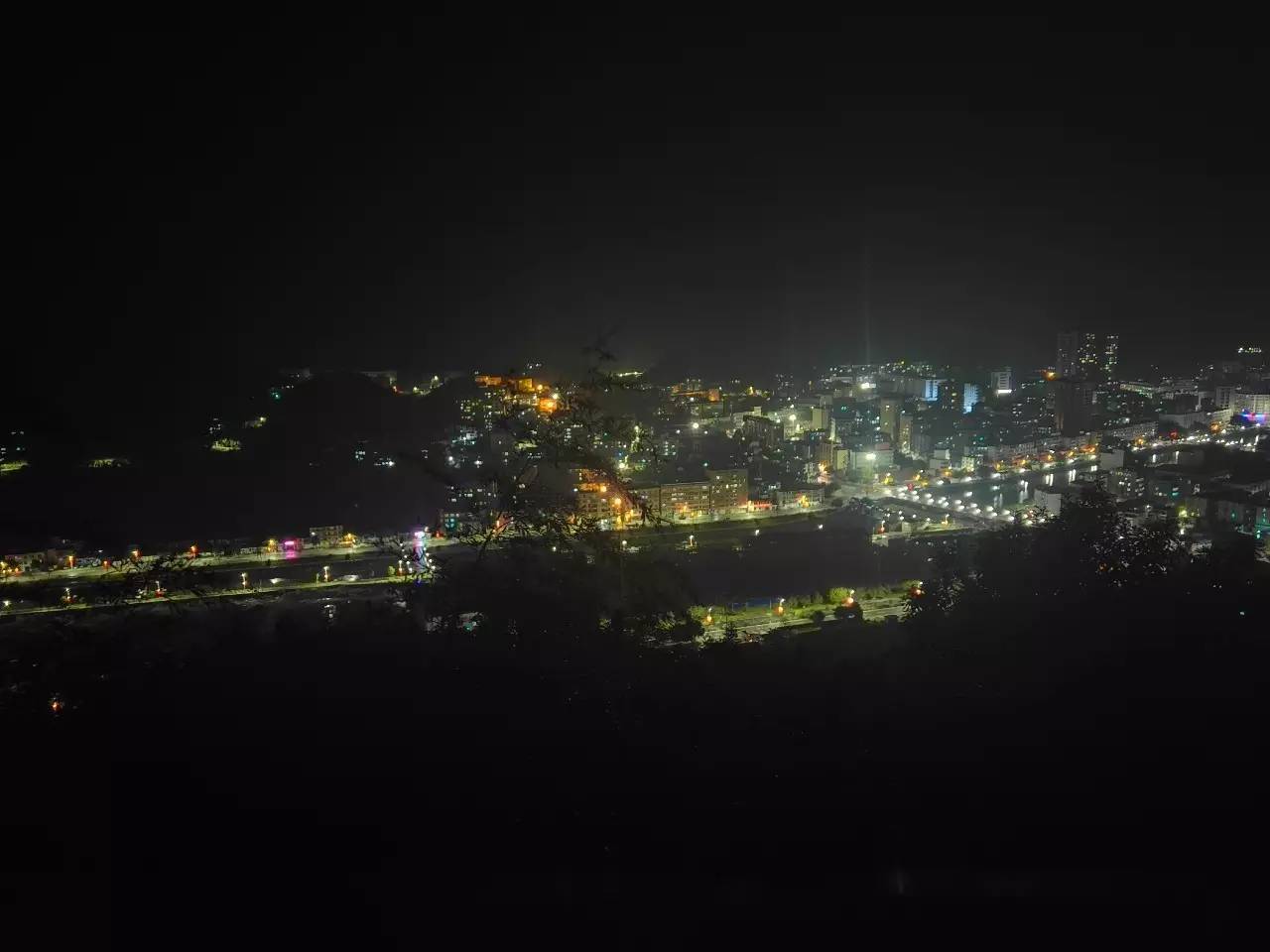 驿道随行探访记|跟组委一起观连山夜景,赏雨中瑶寨