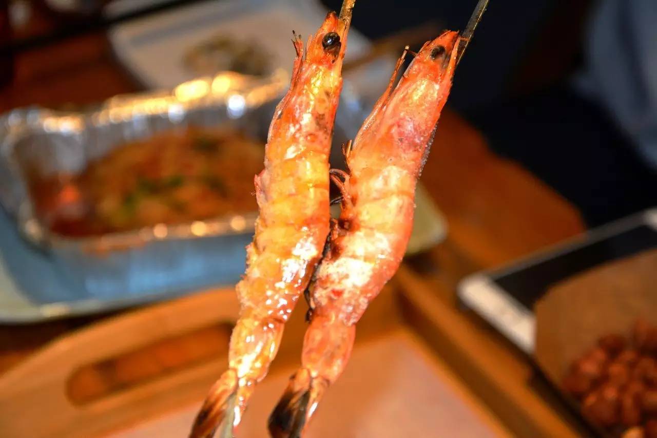 明星菜:原味盐烤虾 3元/串而且蚕蛹具有极高的营养价值,丰富的蛋白质