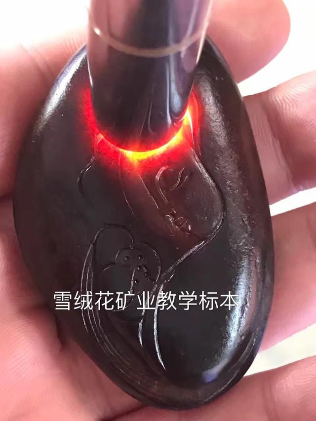 今天咱们说说传说中的新疆红玉