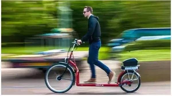 荷兰人发明走路自行车，走一步飞10米，太有意思了