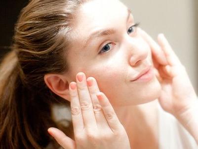 敏感肌肤干燥刺痛红痒如何预防过敏?