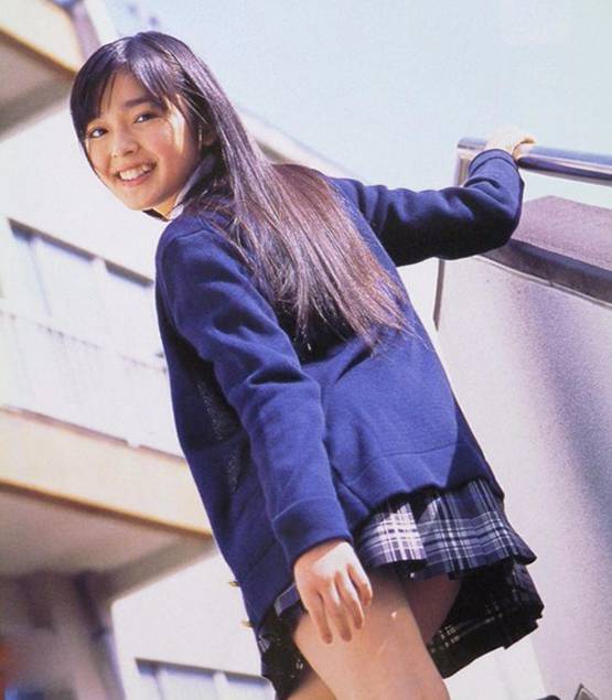 日本女生的校服裙到底有多短?