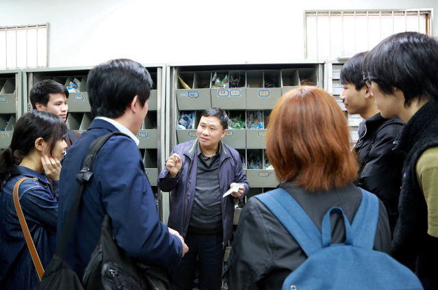 【封面】日本札幌大学师生到访市中心医院学习