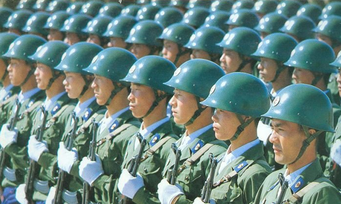 中国军队使用了20年的钢盔,与日本钢盔有什么关系