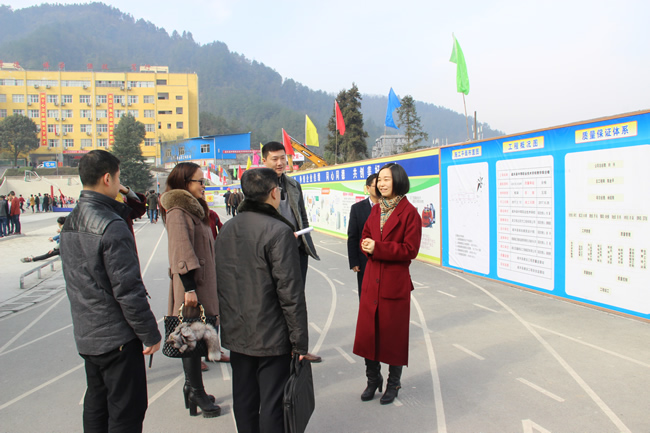 学校教学综合楼工程是咸丰县2017年重点建设项目,自2月9日开工以来