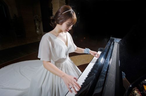 弹钢琴究竟能培养孩子什么气质?