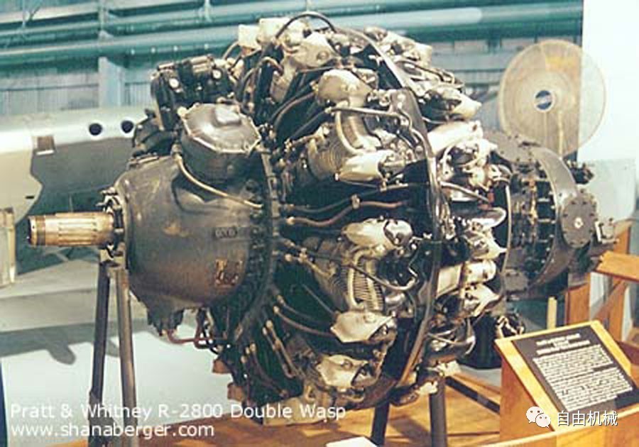 普惠r-2800双黄蜂引擎是一台双排18缸气冷星型航空发动机,排气量为