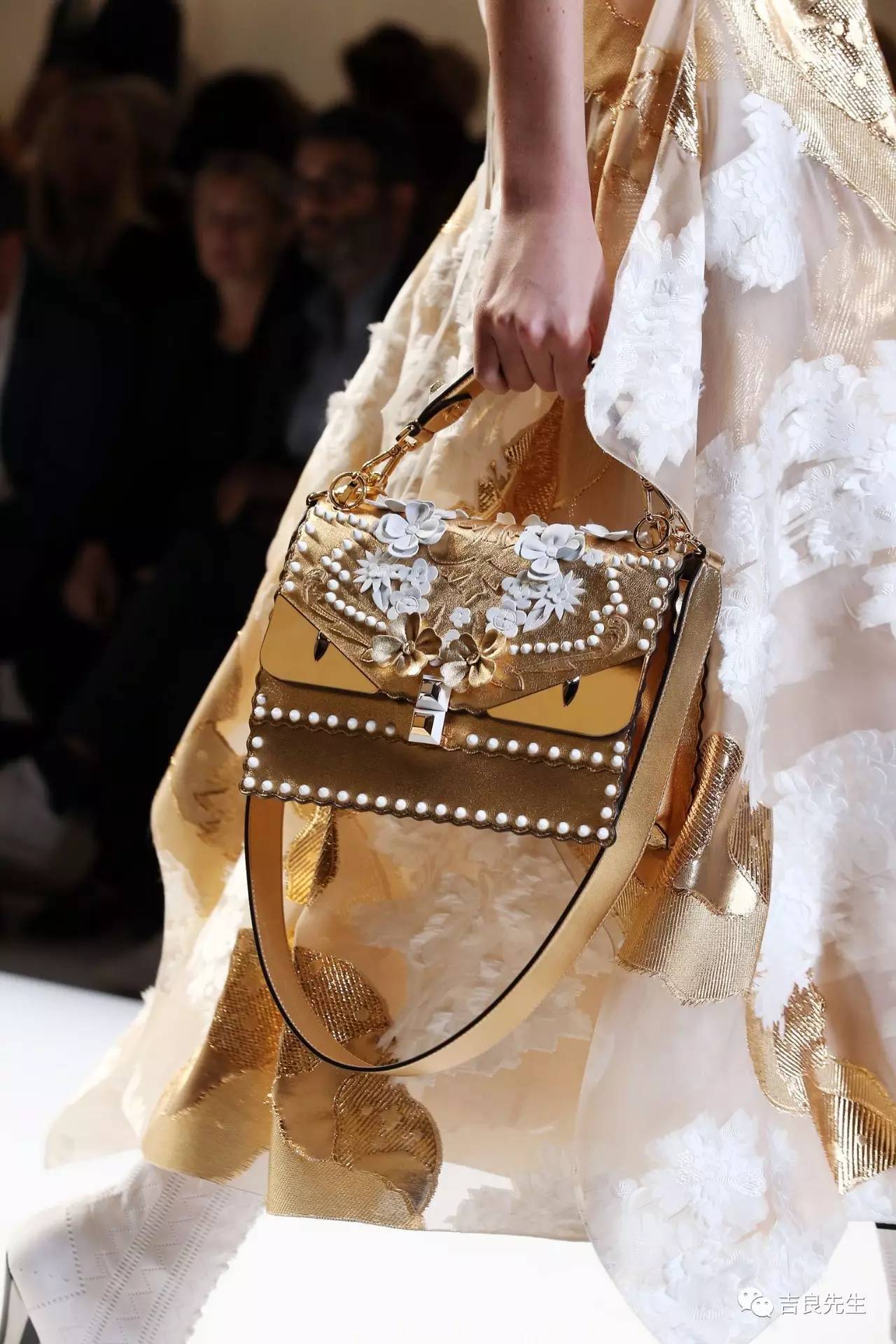 Fendi把最奢华的法国皇室风格带给了包包,没有
