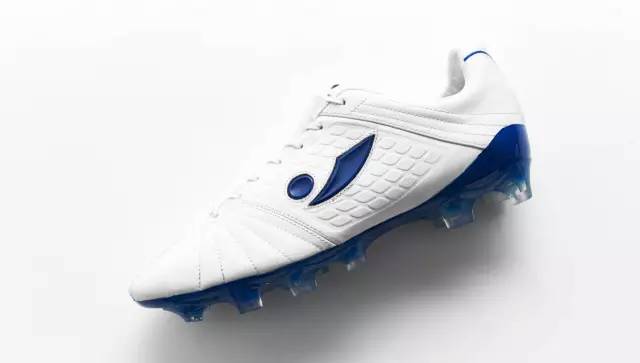 小品牌Concave发布全新蓝白系列套装足球鞋,