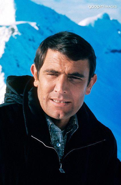 第二任邦德:乔治·拉赞贝(george lazenby,主演邦德系列影片《女皇