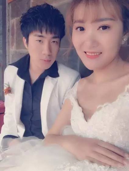 杨子浩和他老婆婚纱照_杨子浩老婆青儿图片(2)